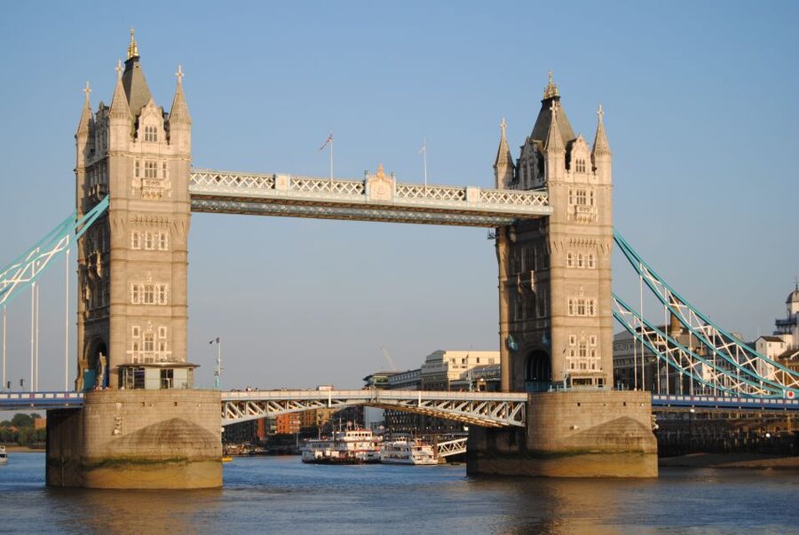 3-Hour City of London Walking Tour - St. Paul’s Cathedral: the dome, the disasters, and the royal moments