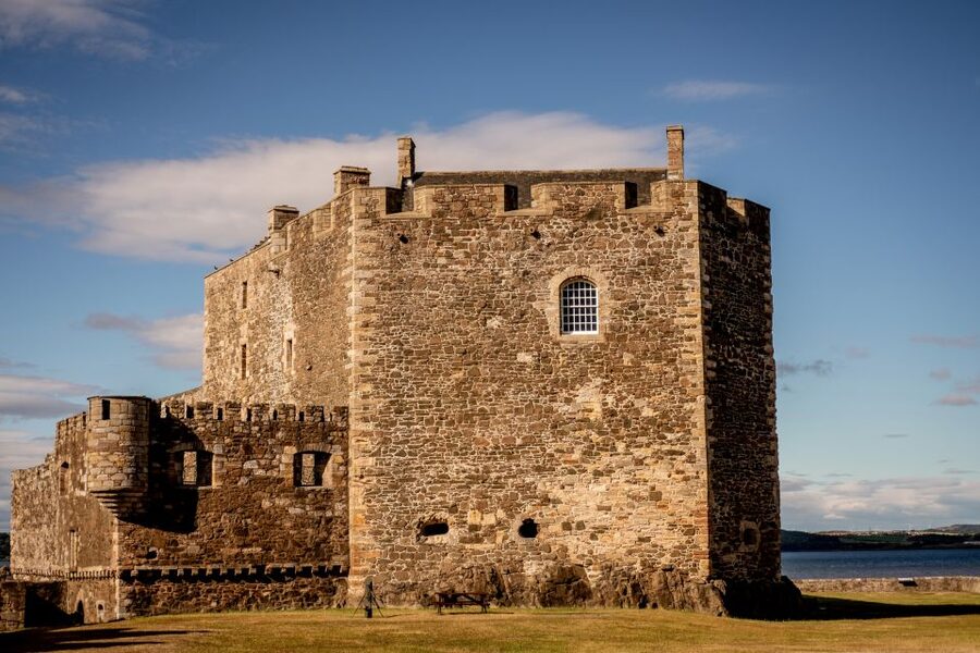 4-Day Outlander Trail From Edinburgh - Where You Sleep: En-suite B&Bs, short walks, and stairs to consider
