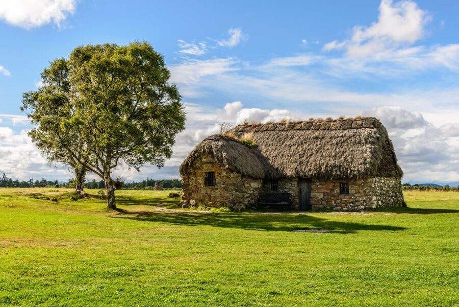 4-Day Outlander Trail From Edinburgh - The 16-Seat Mercedes Ride and Guide Style That Sets the Tone