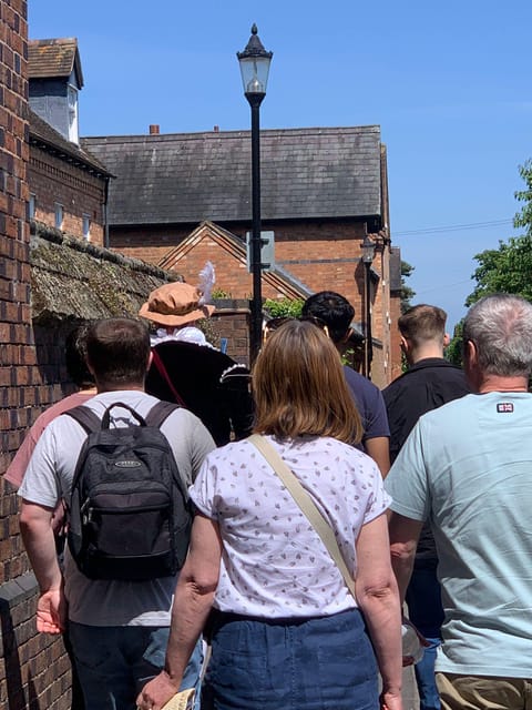 A tour of Warwick with Queen Elizabeth's secret lover - Entering the story at Warwick Castle’s doorstep