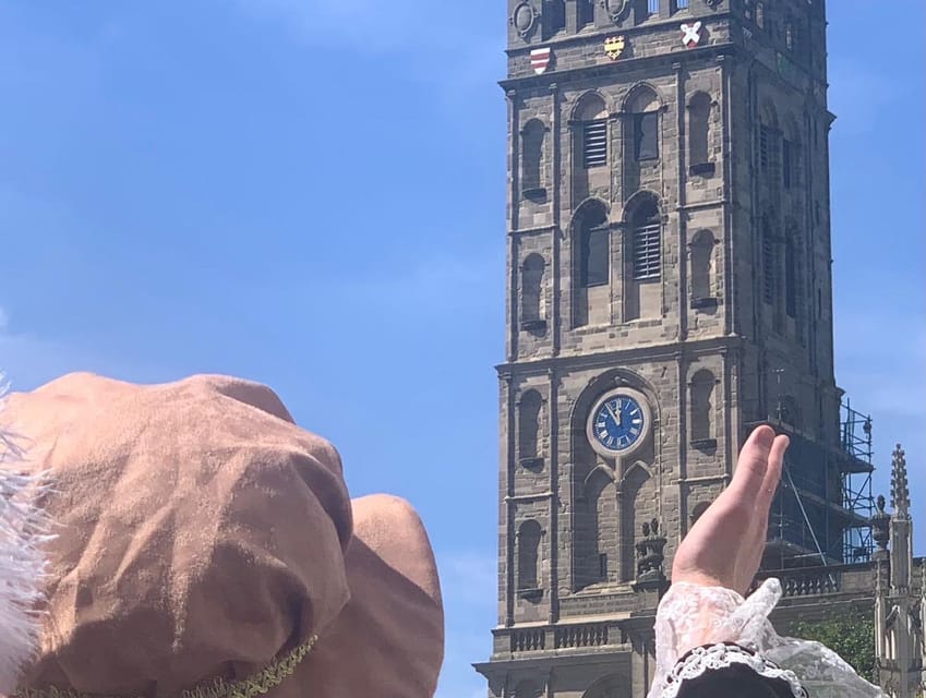 A tour of Warwick with Queen Elizabeth's secret lover - The landmark stops you can actually see