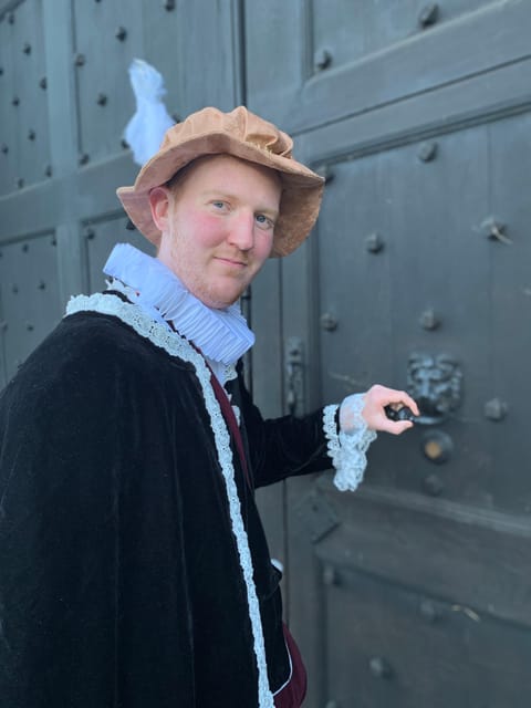 A tour of Warwick with Queen Elizabeth's secret lover - Pub stop and the mid-walk break (plan for it)