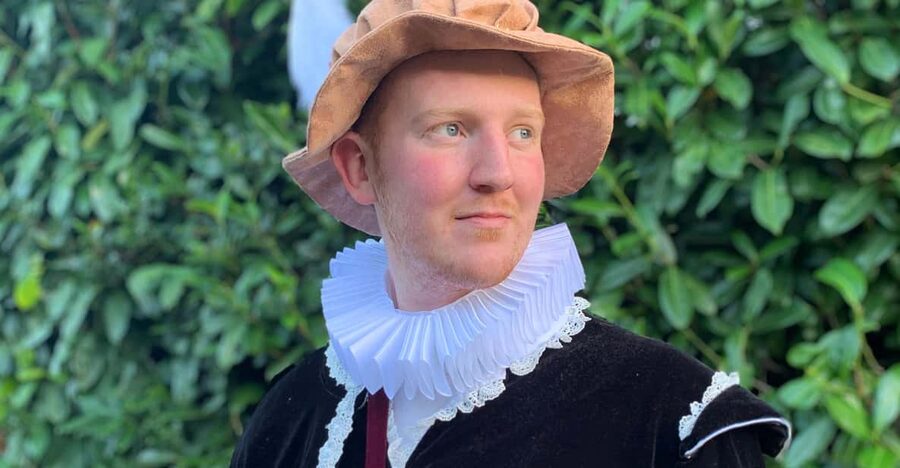 A tour of Warwick with Queen Elizabeth's secret lover - Included vs not included: tickets and drinks