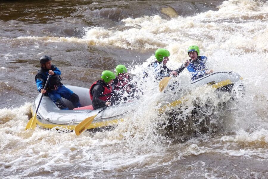 Aberfeldy: Rafting on the River Tay - Guides in action: coaching you, including everyone