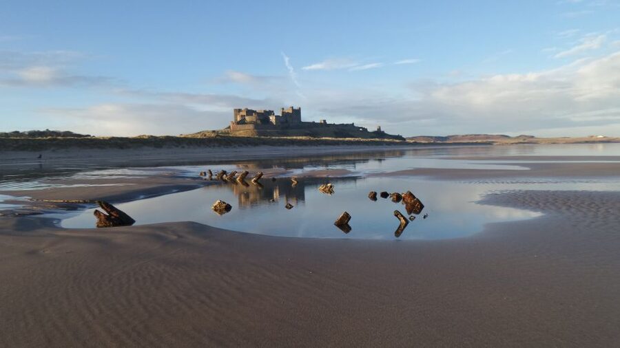 Alnwick Castle and Scottish Borders Tour from Edinburgh - Bamburgh town (75 minutes): how to use the time well