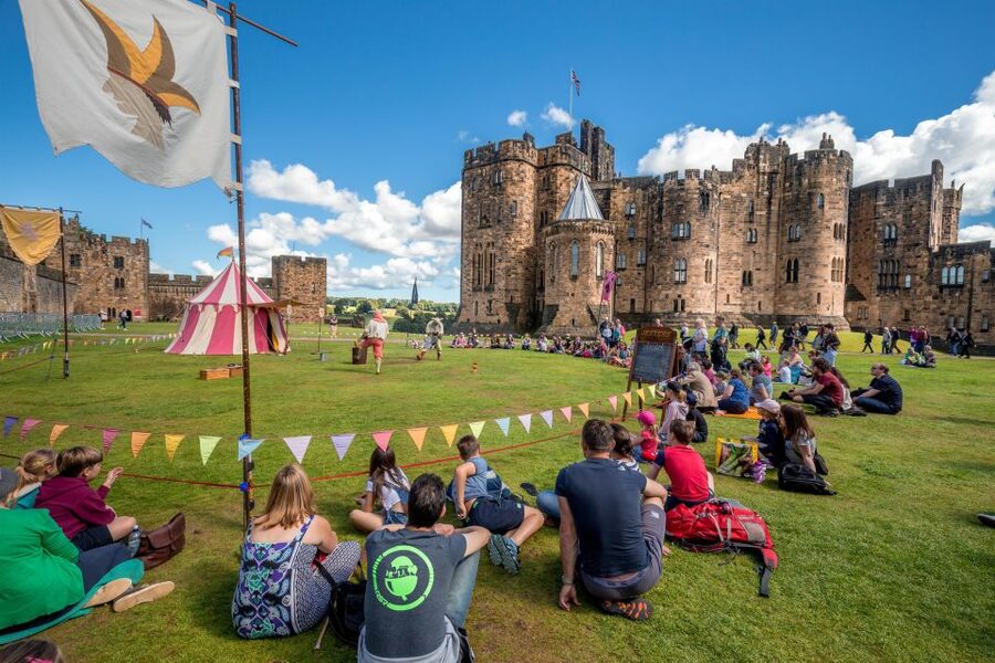 Alnwick Castle and Scottish Borders Tour from Edinburgh - Guide energy and audio guides: how to get more out of every stop