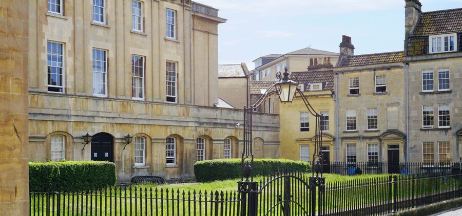 Bath : 2 Hour Historic Walking Tour With An App - Languages and audio quality: clear enough to keep walking