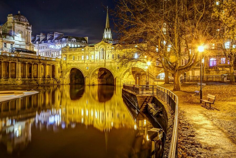 Bath: Guided Ghost Tour - Theatre Royal and Victoria Park After Dark