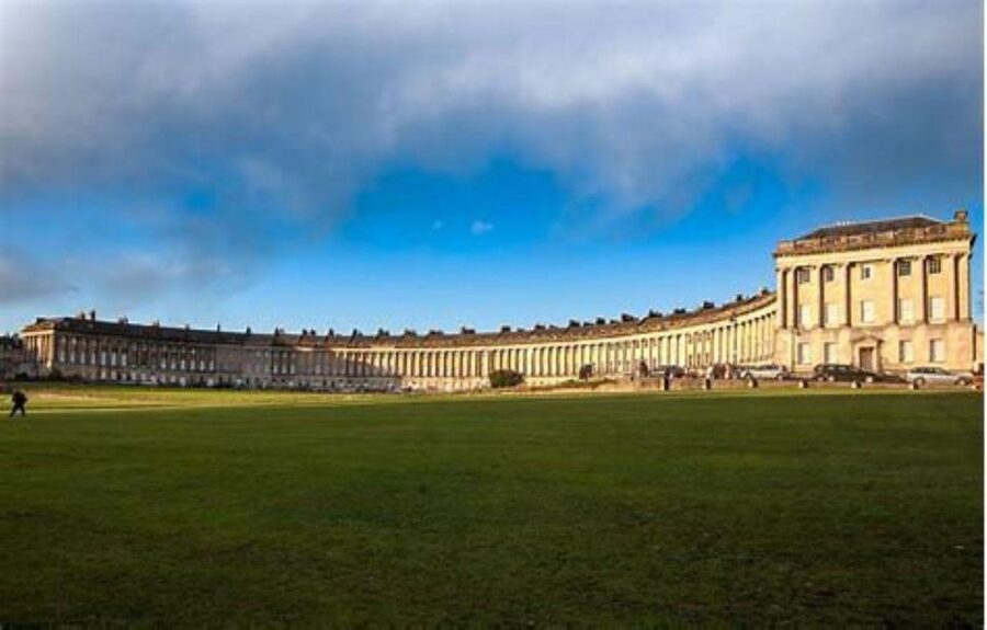 Bath: Local Pubs & Historic Sights Walking Tour (3h) - First pub stop, Queen Square views, and Royal Crescent in the right light