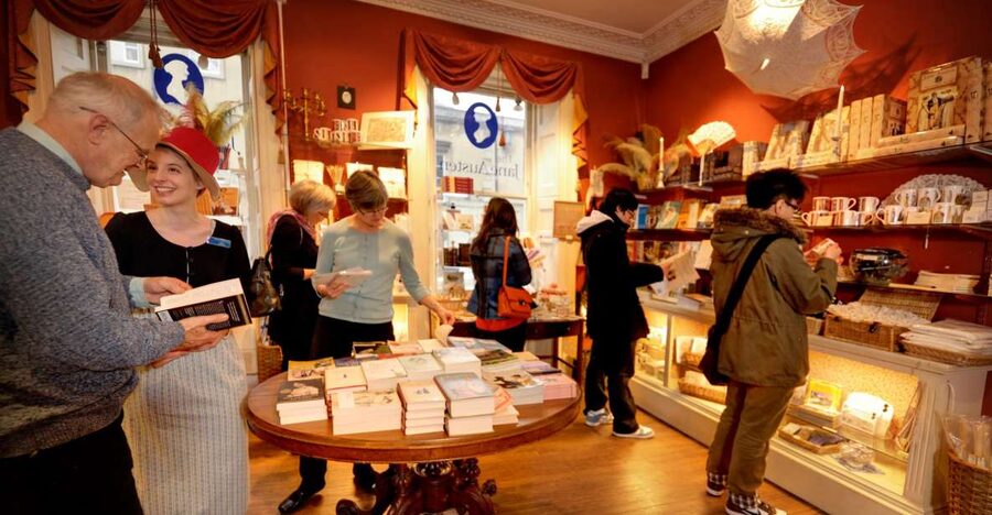 Bath: The Jane Austen Centre Ticket - Getting oriented fast: meeting at Gay St and the 30-minute tour rhythm