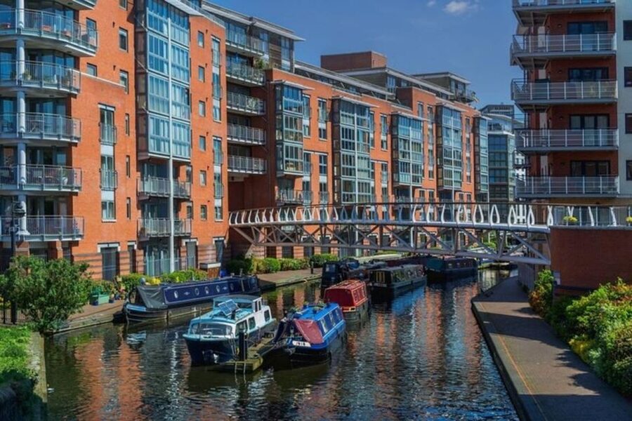Birmingham : Must-see Attractions Private Walking Tour - Price and pacing for a 2-hour private walk in Birmingham