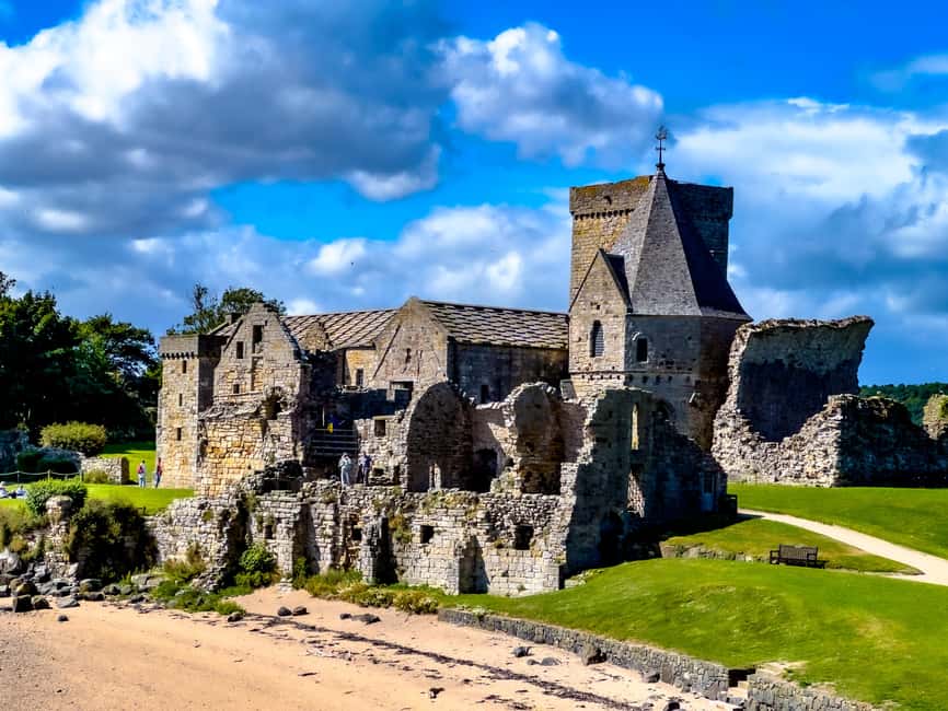 Boat trip and guided tour to Inchcolm Island - From Edinburgh’s statue to South Queensferry, the day starts clean