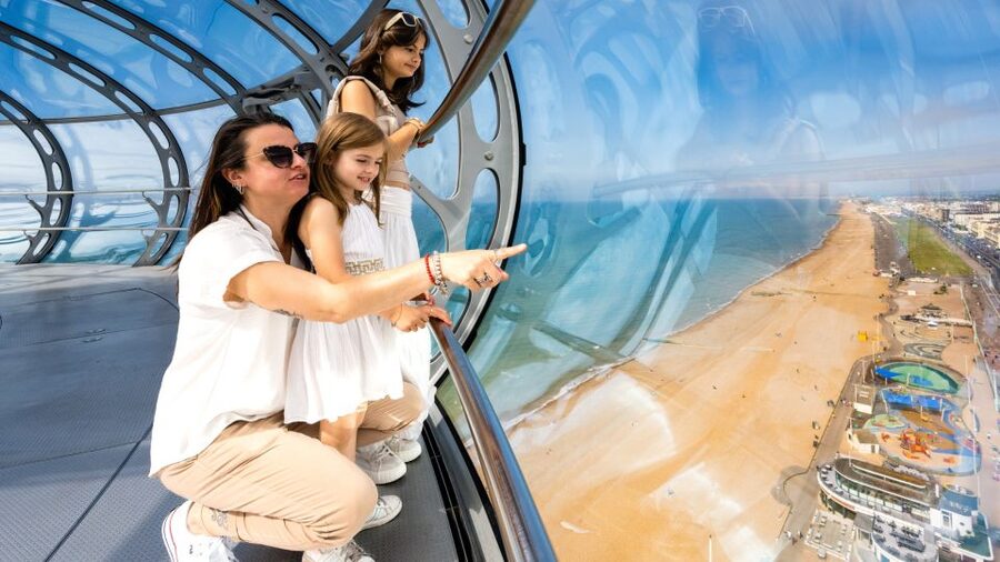 Brighton: Brighton i360 Ticket - Inside the pod: how to use the 360-degree view