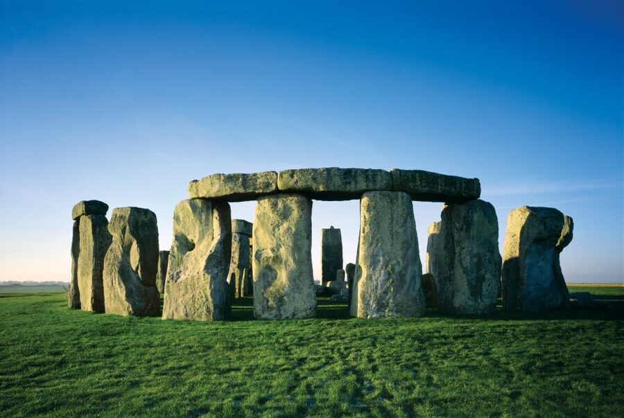 Buckingham Palace and Stonehenge Tour - Stonehenge at 1:00pm with multilingual audio, unescorted freedom