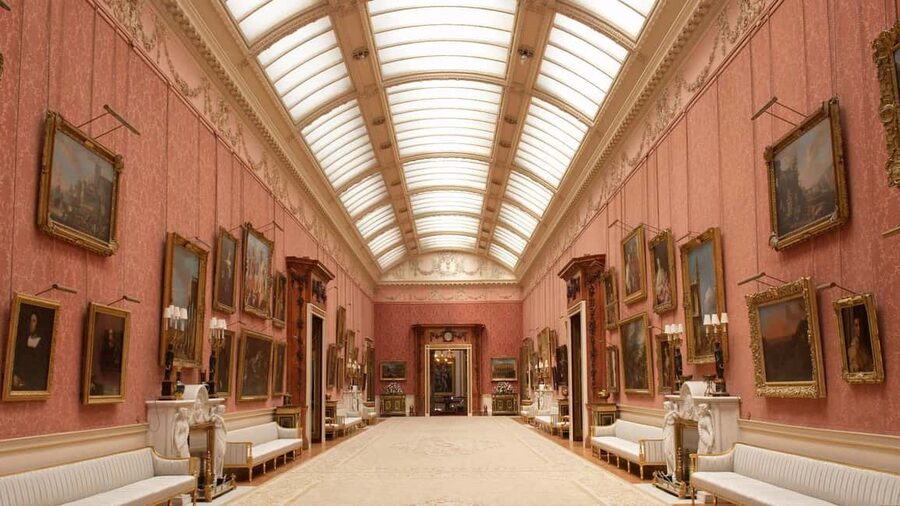 Buckingham Palace State Rooms Entry & Royal London Audio App - Timing and the no-photo reality inside the palace