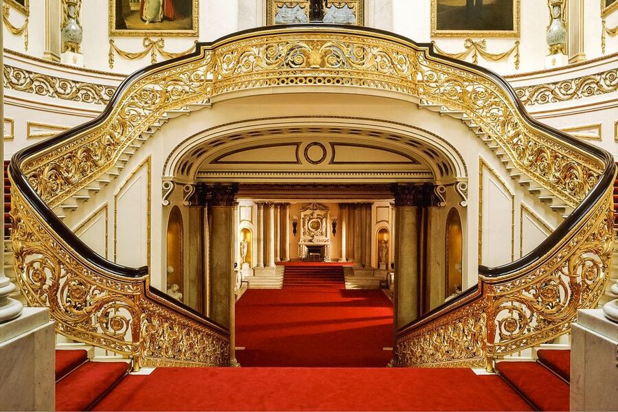 Buckingham Palace: The State Rooms Entrance Ticket - Garden Café and the lawn views: the practical payoff at the end
