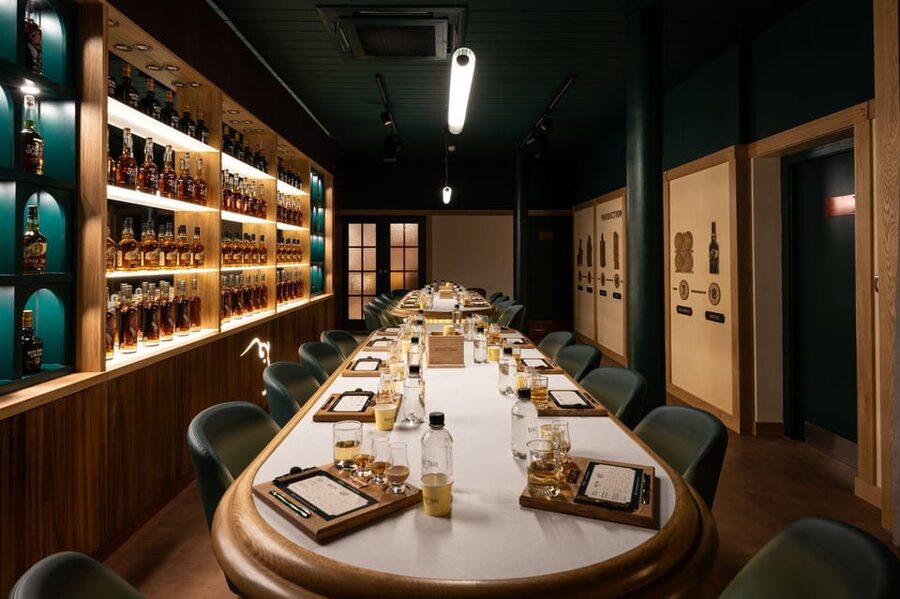 Buffalo Trace Distillery: Whiskey Tasting Experience - Your tasting lineup: bourbon, rye, and bourbon-and-ginger in one stop