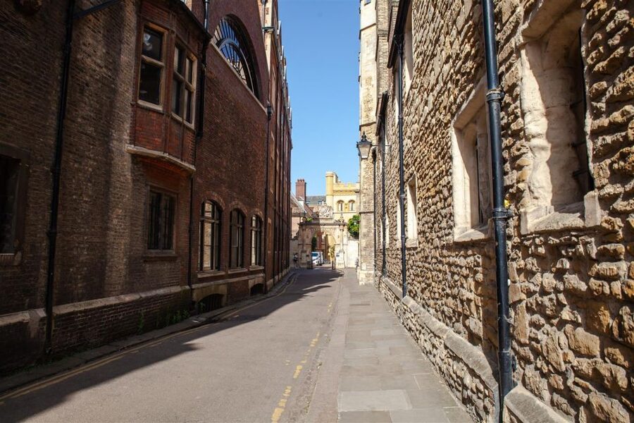 Cambridge: 2-Hour Private University Walking Tour - The College City Timeline: How Your Guide Makes Stone Feel Alive