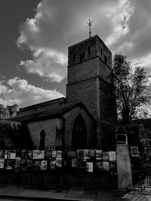 Cambridge: Alumni-led Ghost Tour - The two starting points: where you begin matters