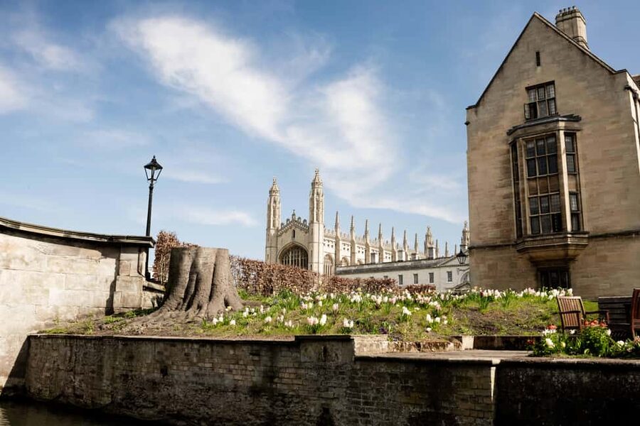 Cambridge: Alumni-led Tour & Punt w/ King's College Option - King’s College Chapel option: what changes and when you get inside