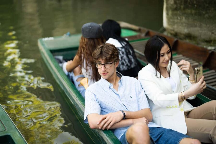 Cambridge: Alumni-led Tour & Punt w/ King's College Option - Meeting at King’s College: find the blue and get moving