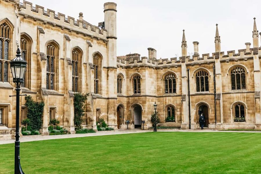 Cambridge: Alumni-led Walking Tour w/opt King's Chapel - King’s College Chapel option, self-guided entry with a guided-built frame