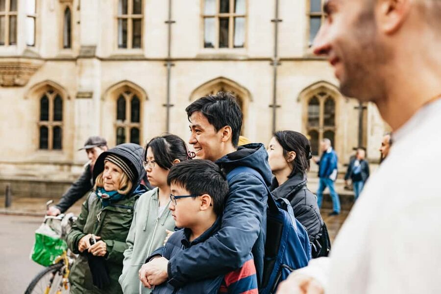 Cambridge: Alumni-led Walking Tour w/opt King's Chapel - From King’s College Main Gate to the Corpus Clock and Eagle Pub