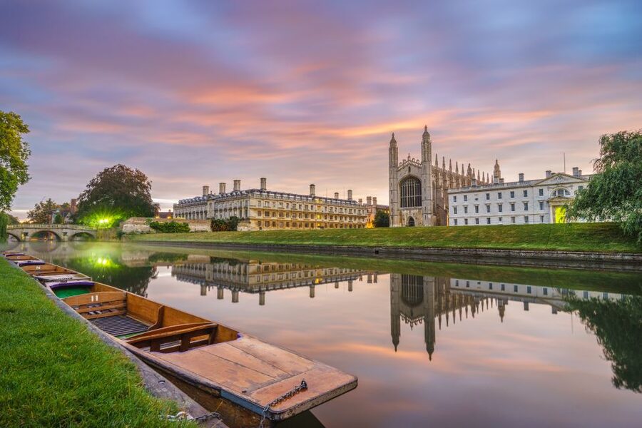 Cambridge: Chauffeured Punting Tour - Getting on board at Lets Go Punting, near Jesus Green