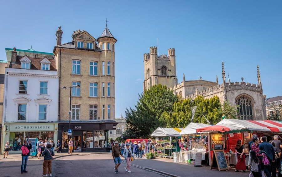 Cambridge: City Walking Tour & Exploration Game - Timing, walking, and why daylight helps so much