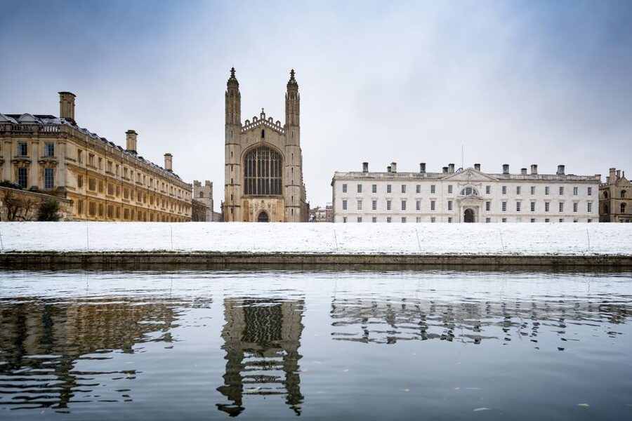 Cambridge: Guided River Cam Punting Tour - River Cam punting as your shortcut to Cambridge’s best angles