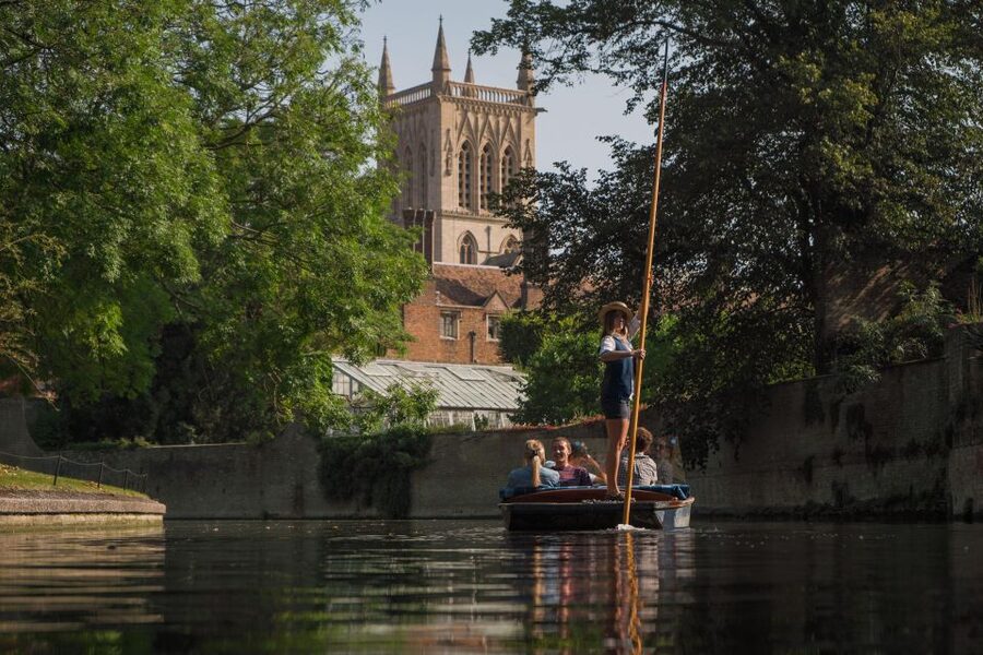 Cambridge: Guided Shared River Punting Tour - Timing: 45 minutes on the Cam, daylight matters