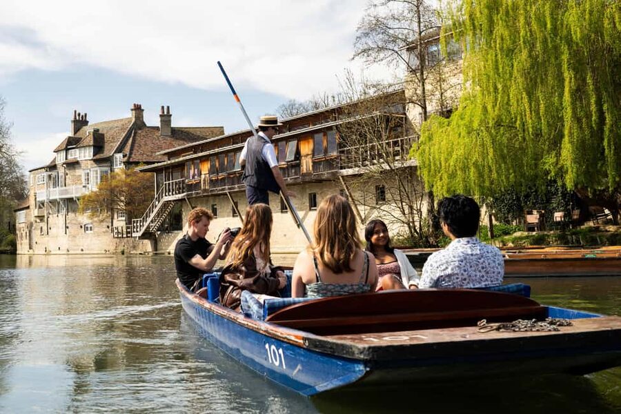 Cambridge: Punting Tour on the River Cam - Scudamore’s Mill Lane: show up early and you’ll feel in control