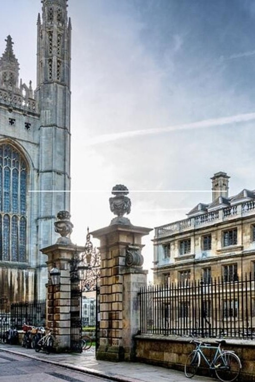 Cambridge: Sightseeing Walking Tour with a Local Guide - Private 3-hour Cambridge with hotel pickup that saves your first hour