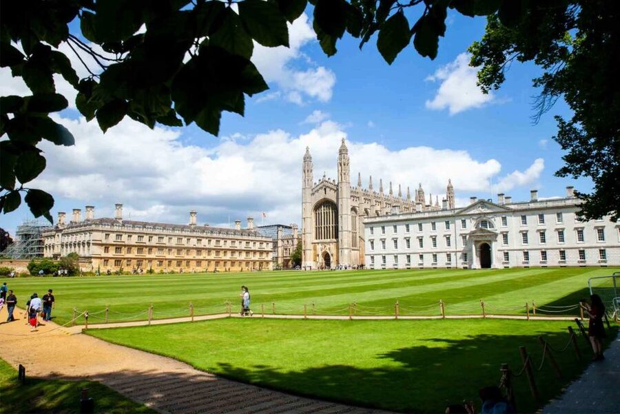 Cambridge: University Alumni Tour with Kings College Option - Walking pace, breaks, and weather reality in Cambridge