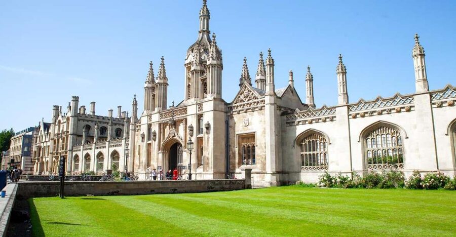 Cambridge: University Alumni Tour with Kings College Option - From the city center timeline to the oldest church, college, and laboratory