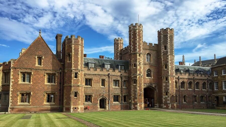 Cambridge: University Walking Tour - Meeting Inside the Round Church: The 2:15pm Start and What Happens First