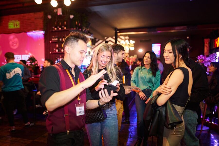 Camden Pub Crawl & Bar Tour London - Weeknight vs weekend choice, which version should you pick?