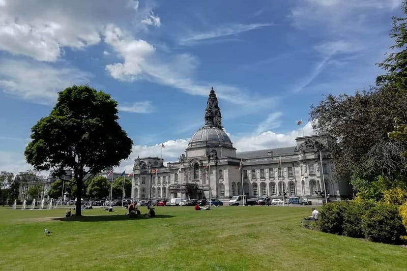 Cardiff: Private Guided Highlights Tour - Welsh culture, customs, and language, explained in a usable way