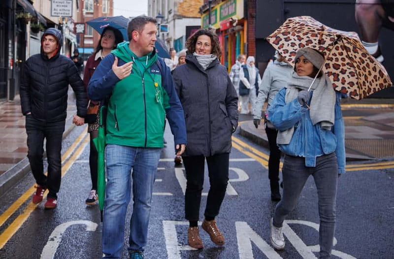 Cardiff: Private Guided Highlights Tour - Meeting on The Hayes and getting oriented fast