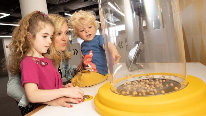 Cardiff: Techniquest Science & Discovery Centre Entry Ticket - The five STEM zones: how to pace space, environment, chemistry, world issues, and biomed