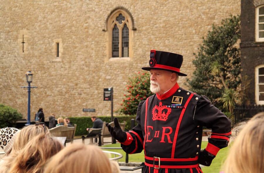 Changing of Guards, Tower of London, Beefeaters & Cruise - Key things to notice before you go