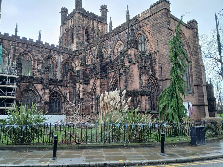 Chester: The Heart of Chester Walking Tour - Photo stops, city walls, and getting your bearings fast