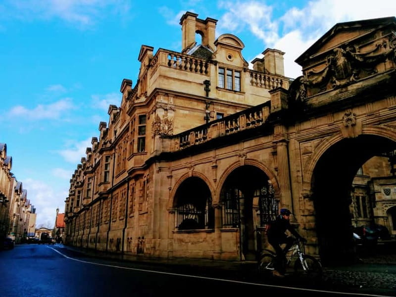 Classic Cambridge Walking Tour with Certified Guide - Key highlights at a glance
