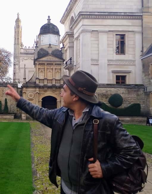 Classic Cambridge Walking Tour with Certified Guide - From the Guildhall meeting point to the Market Square mood