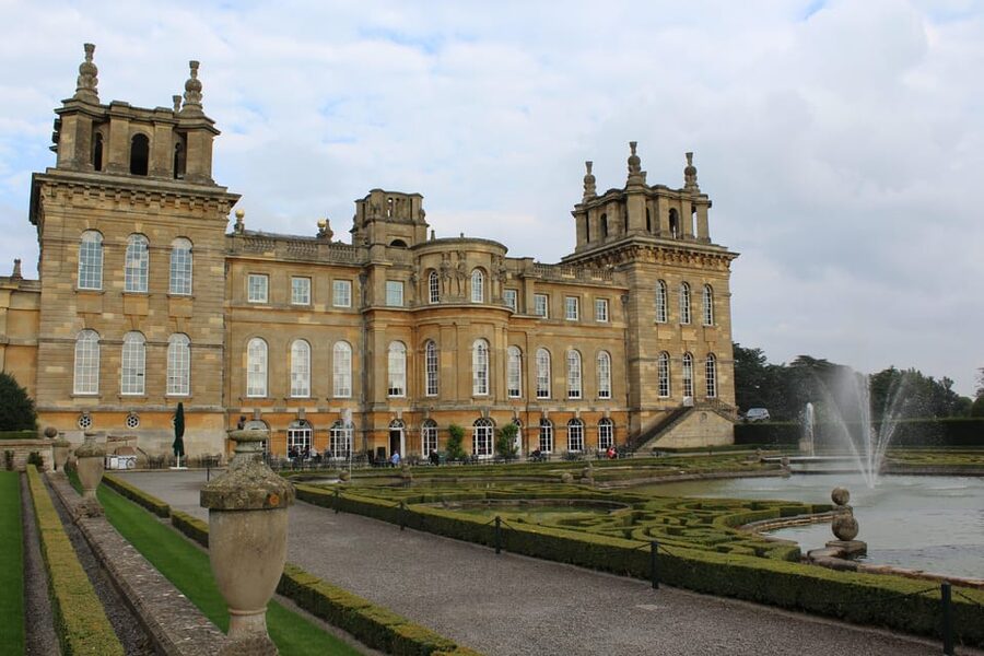 Classic Cotswolds: Online Road Trip Travel Guide - Bourton-on-the-Water, Stow-on-the-Wold, and Moreton-in-Marsh