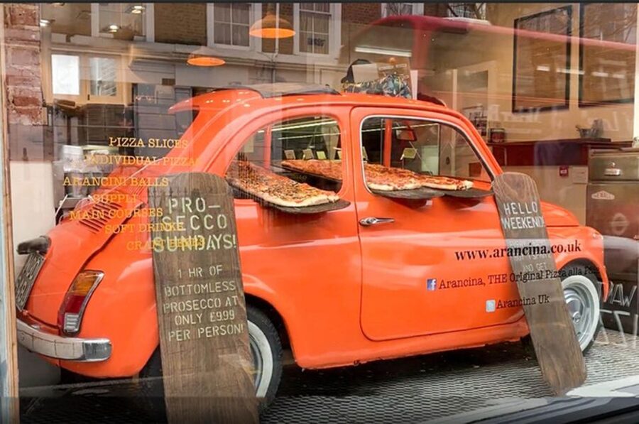 Colourful Notting Hill Photography Tour - How the professional photographer actually helps your photos improve