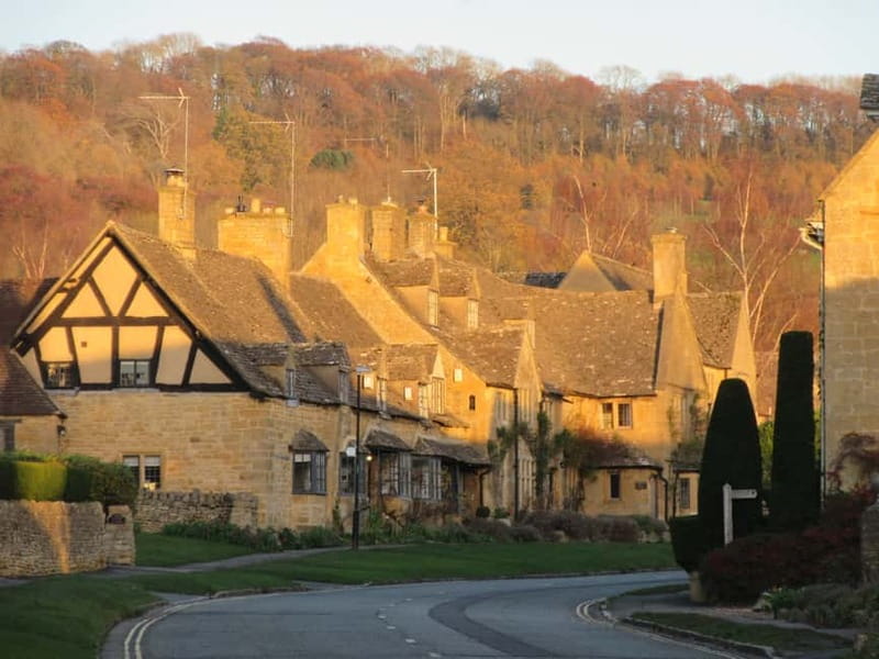 Cotswolds: One Day Cotswolds Walking Tour - The small-group minibus ride: why 16 seats feels better