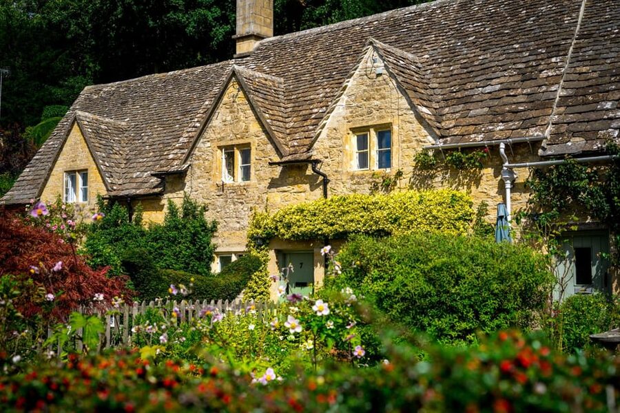 Cotswolds Village Private Car Tour and Photoshoot - Pickup near Bourton-on-the-Water, plus real flexibility