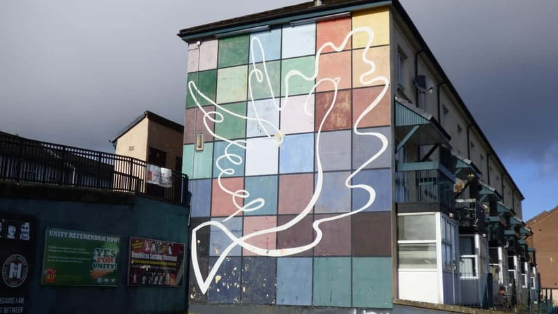 Derry: Bloody Sunday and Bogside Murals Walking Tour - Price and value: $35 for 1.5 hours with real context