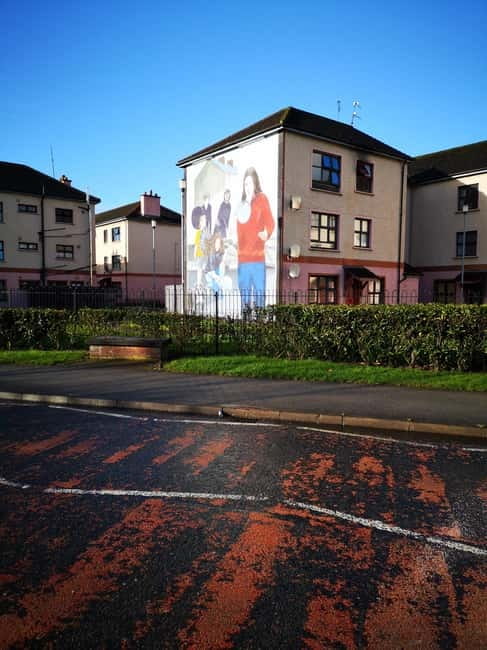 Derry City: The Bloody Sunday Story Walking Tour - Bloody Sunday itself: first-person emotion, carefully guided facts